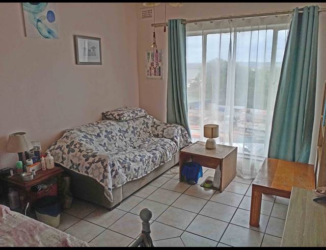 2 BEDROOM FLAT FOR SALE IN BLUFF